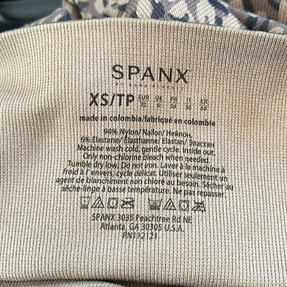 Spanx - Look At Me Now Leggings In Olvie Leopard - Picture 4 of 6